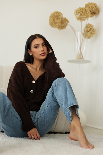 Sweter oversize zapinany na guziki Roma czekoladowy