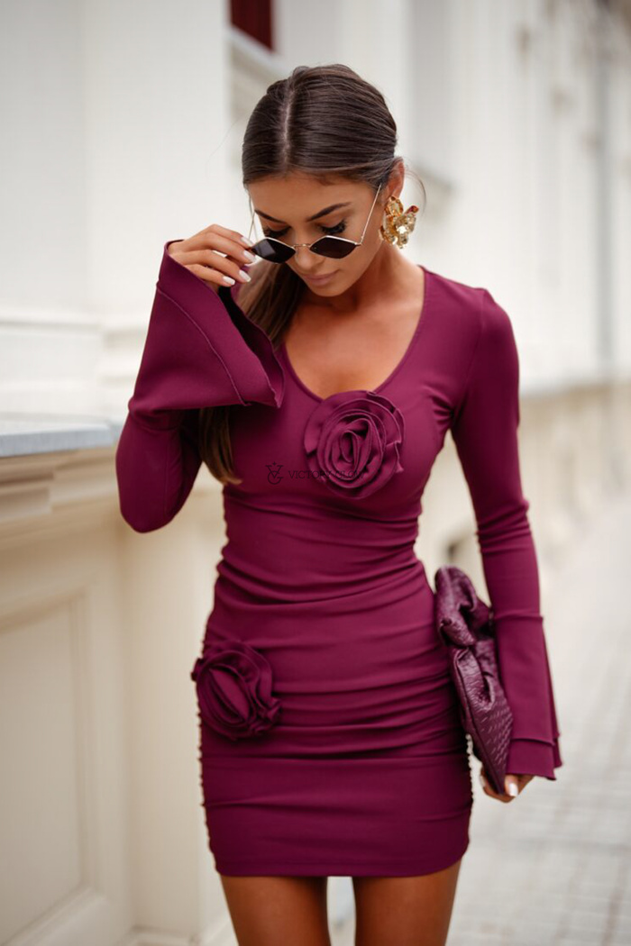 Dopasowana sukienka z marszczonym dołem Viola bordowa