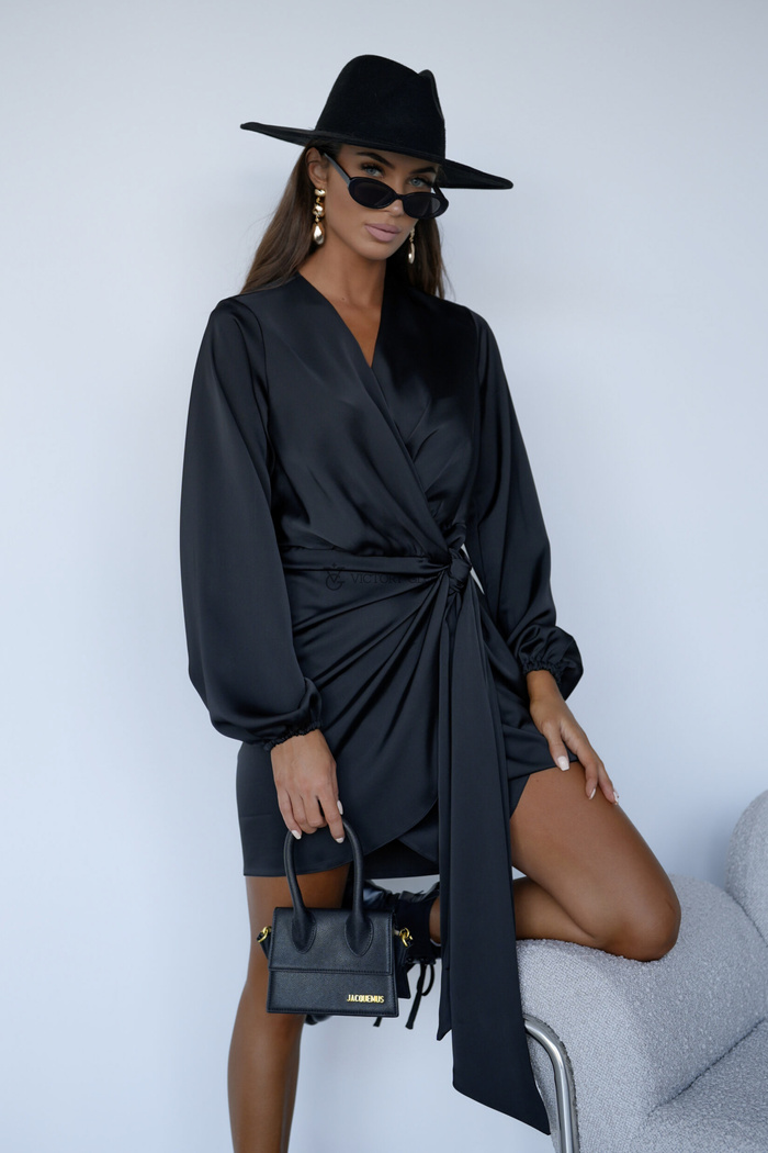 Satynowa sukienka kopertowa Selena czarna