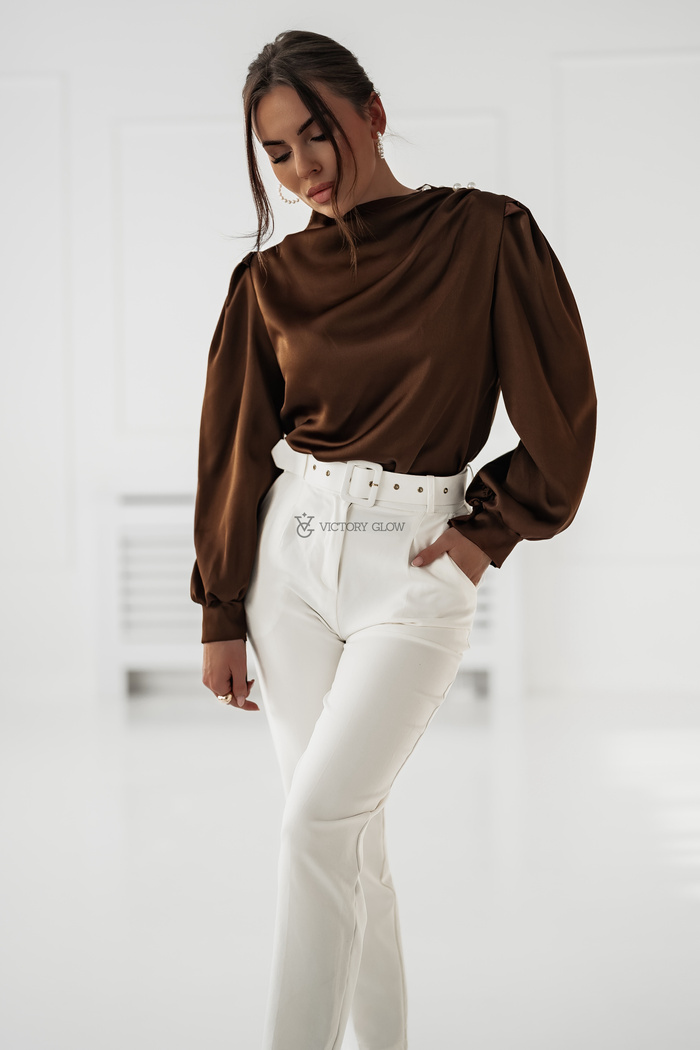 Satynowa bluzka z perełkami Qunii brązowa