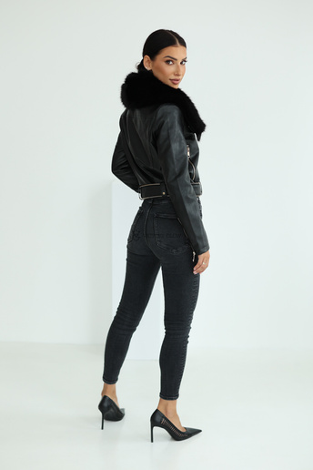 Krótka kurtka z paskiem i futrzanym kołnierzem Wendy czarna