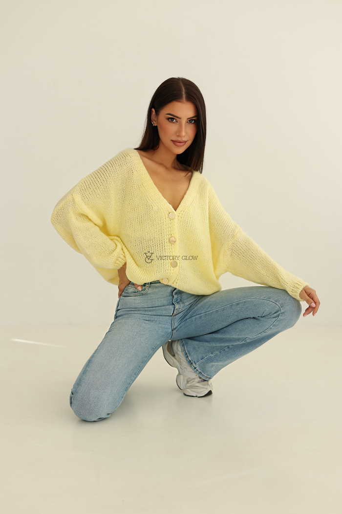 Sweter oversize zapinany na guziki Roma zółty