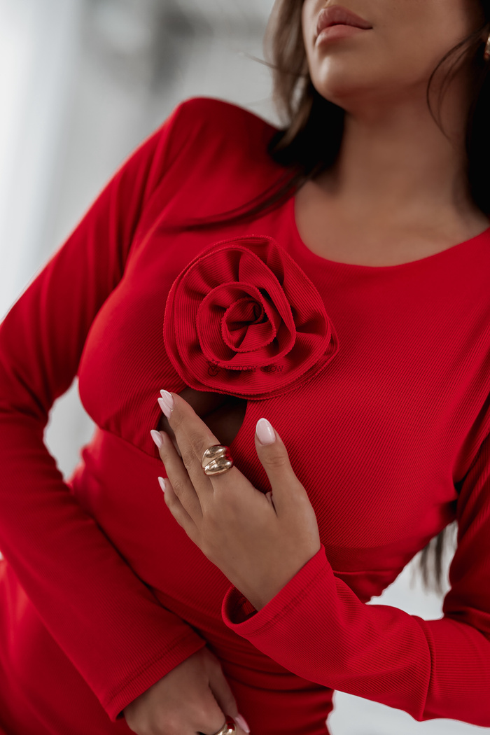 Prążkowa sukienka z wycięciem Olia czerwona