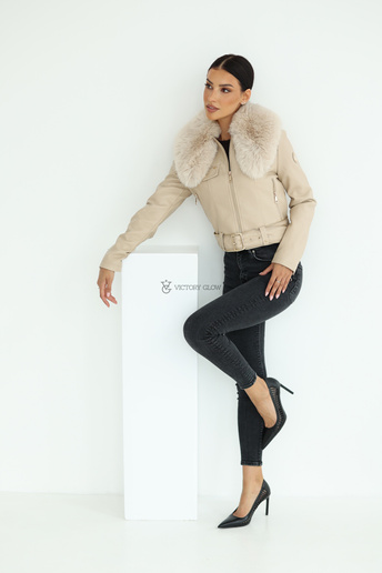 Krótka kurtka z paskiem i futrzanym kołnierzem Wendy beżowa