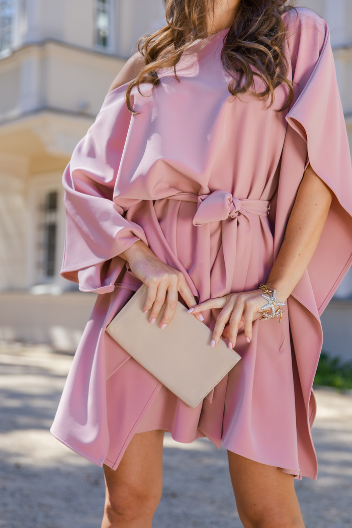 Elegancka sukienka kimono oversize pudrowy róż 