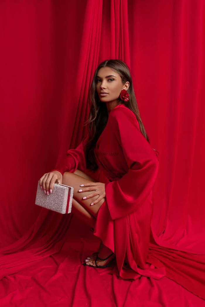 Satynowa sukienka kopertowa Selena czerwona