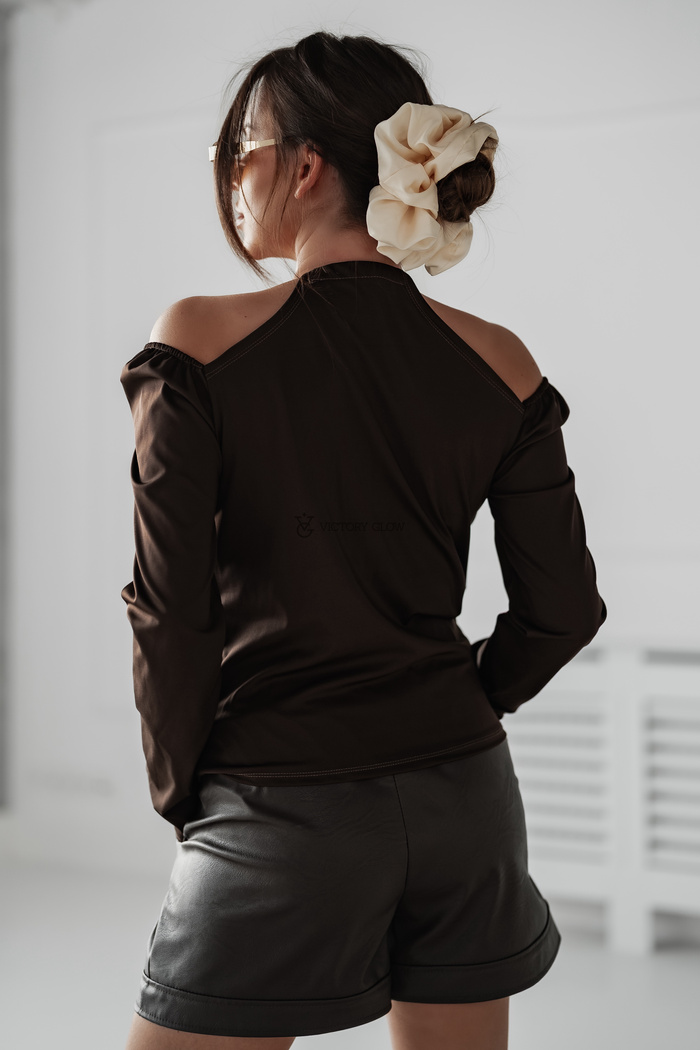 Bluzka z biżuteryjnym dekoltem Gabby czekoladowa