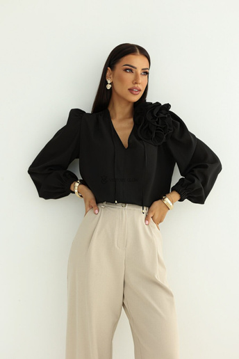 Elegancka bluzka z kwiatem Rose czarna