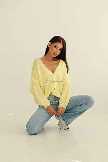 Sweter oversize zapinany na guziki Roma zółty