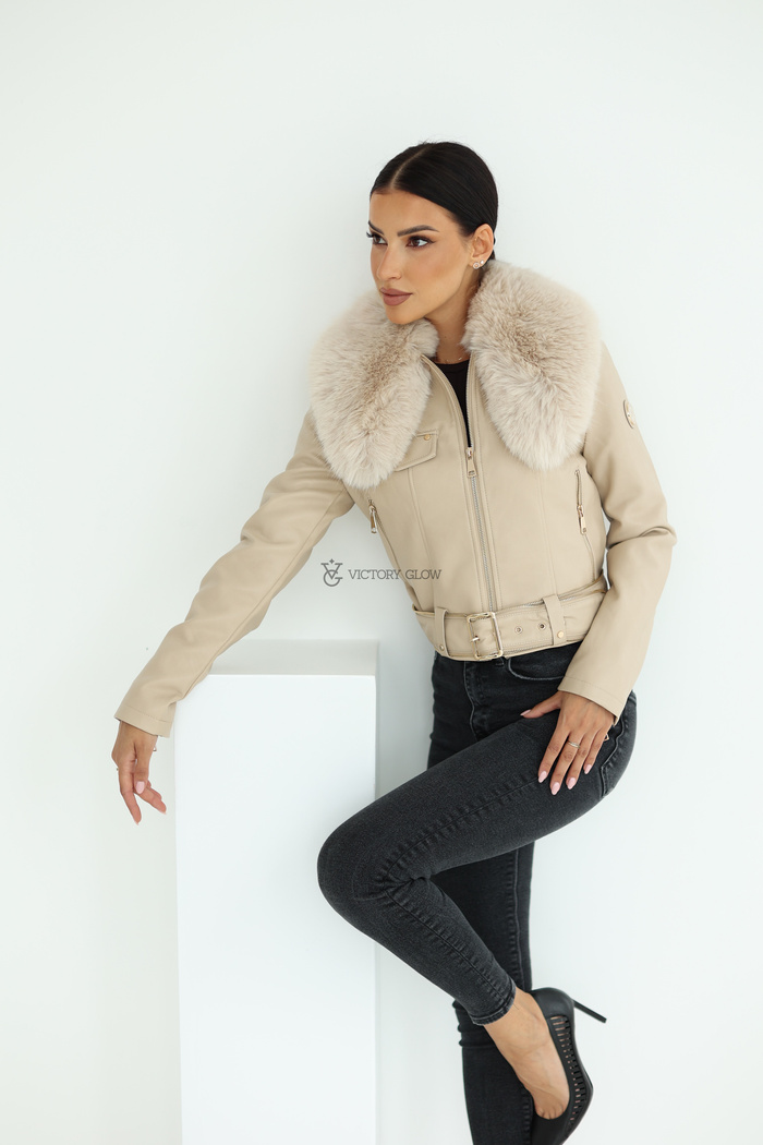 Krótka kurtka z paskiem i futrzanym kołnierzem Wendy beżowa