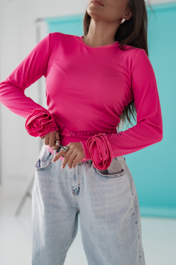 Dopasowana bluzka w prążek z różą Iga różowa