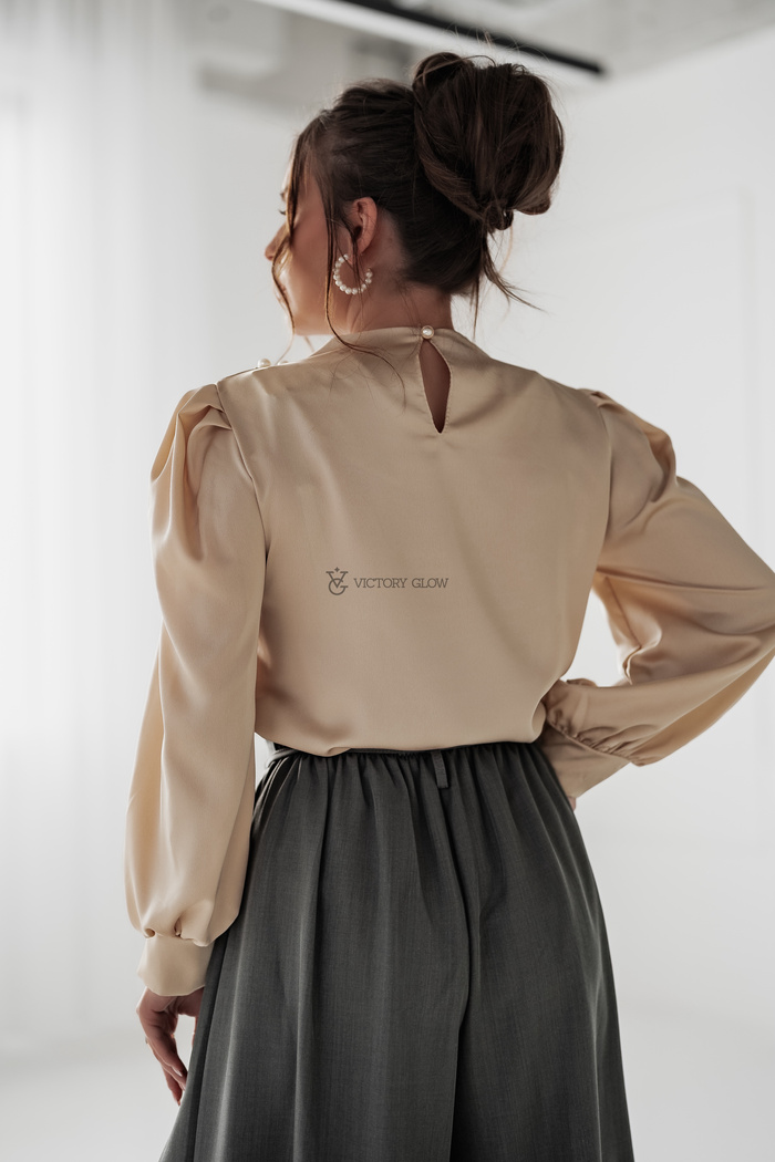 Satynowa bluzka z perełkami Qunii złota