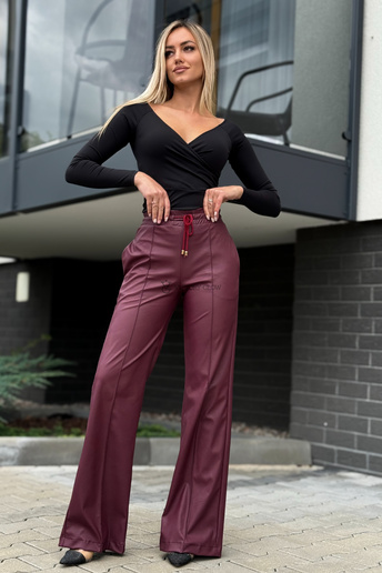 Spodnie z wysokim stanem eko skóra Surya bordowe