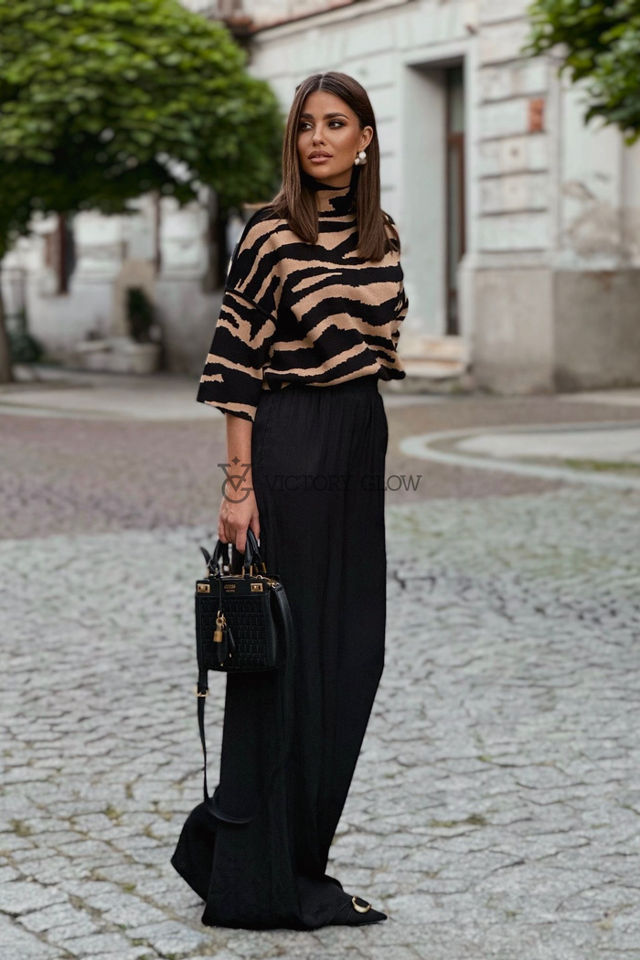 Sweterek ze stójką SOLENE print zebra beżowy