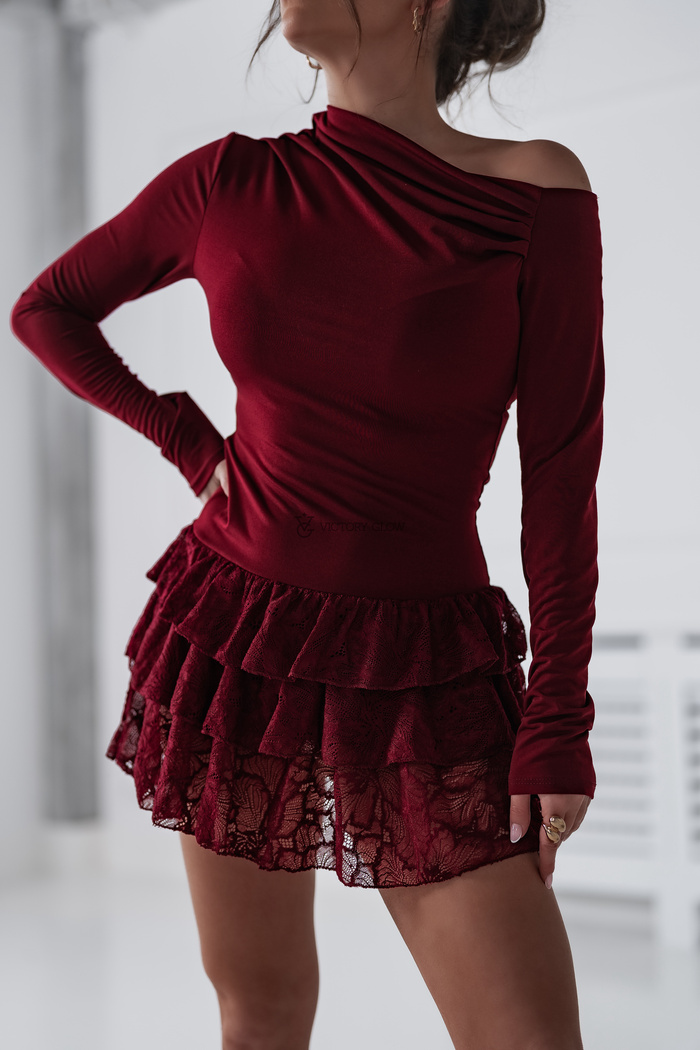 Sukienka z koronkowymi falbanami Fabia  bordo