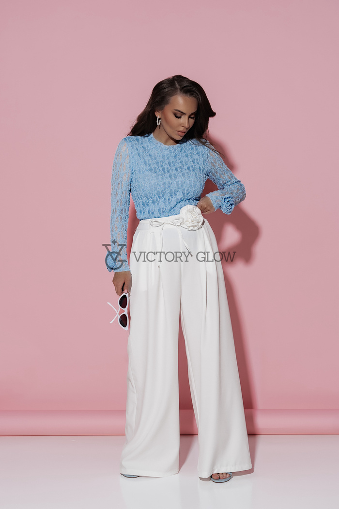 Koronkowa dopasowana bluzka Ewa błękitna