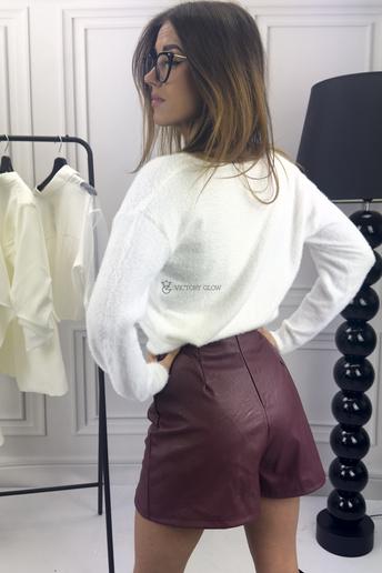 Sweter z długim włosem Lamia dekolt w serek biały