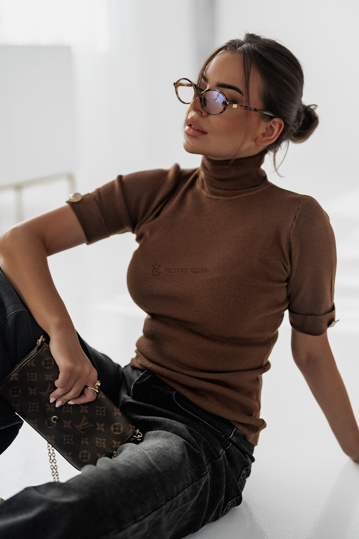 Dopasowany sweter golf z krótkim rękawem Oliwia czekoladowy