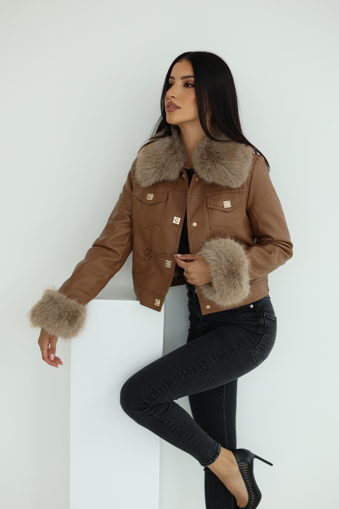 Krótka kurtka z futrzanym kołnierzem Melody karmelowa