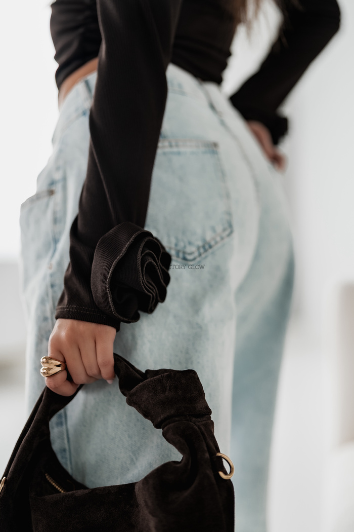 Dopasowana bluzka w prążek z różą Iga czekoladowa