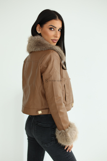 Krótka kurtka z futrzanym kołnierzem Melody karmelowa