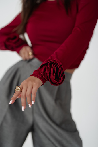 Dopasowana bluzka w prążek z różą Iga bordowa