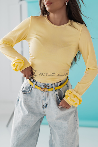 Dopasowana bluzka w prążek z różą Iga żółta