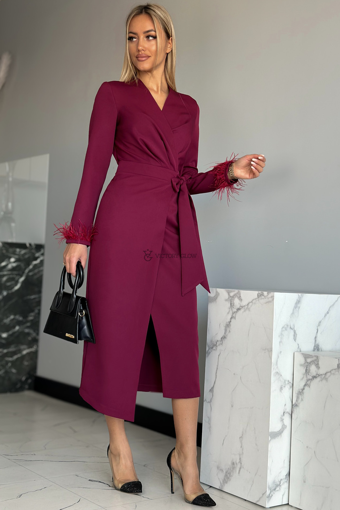 Kopertowa sukienka midi z piórkami Nicol bordo