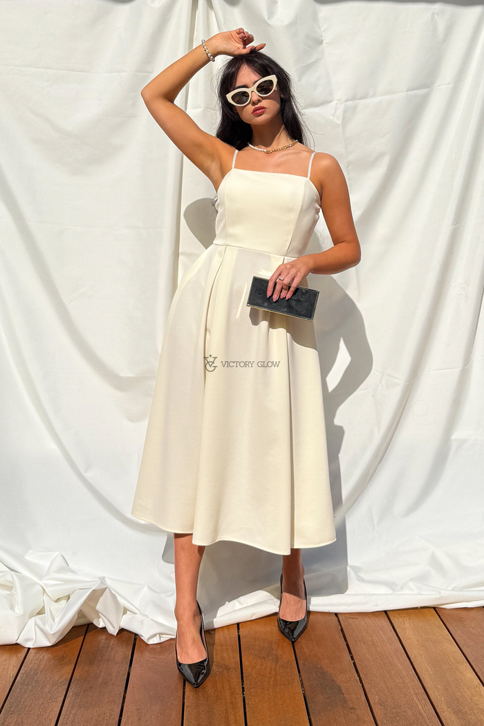 Sukienka rozkloszowana midi Queen E. kremowa