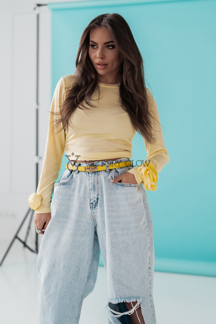 Dopasowana bluzka w prążek z różą Iga żółta