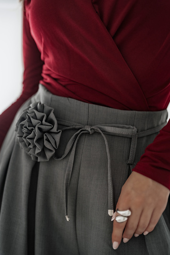 Szerokie spodnie z różą Mila szare