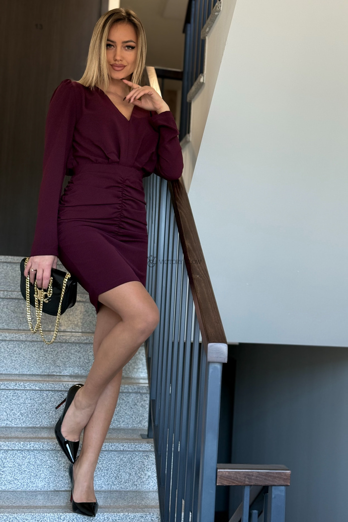 Dopasowana sukienka z marszczeniami Tyra bordowa