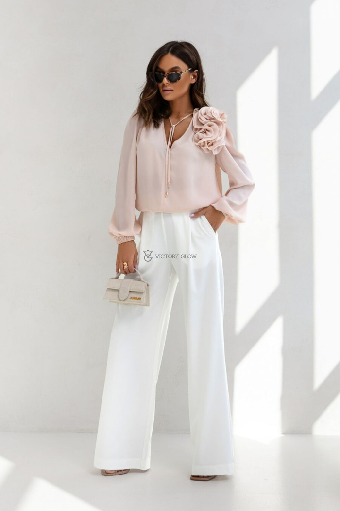 Elegancka bluzka z kwiatem Rose pudrowy róż