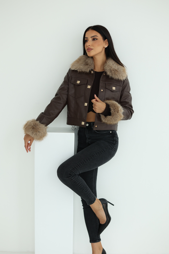 Krótka kurtka z futrzanym kołnierzem Melody czekoladowa