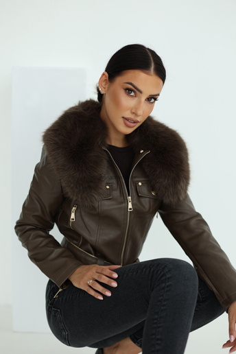 Krótka kurtka z paskiem i futrzanym kołnierzem Wendy czekoladowa