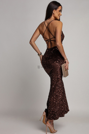 Sukienka cekinowa z odkrytymi plecami Nina czekoladowa