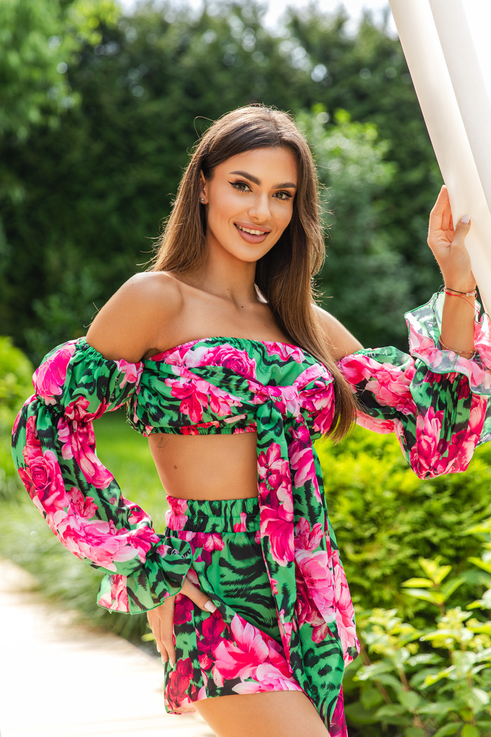 Letni komplet w kwiaty La Diva spodenki i bluzka