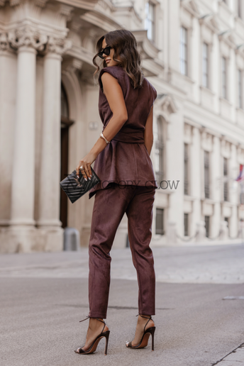 Dłuższa kamizelka z szerokim paskiem RUBY czekoladowa