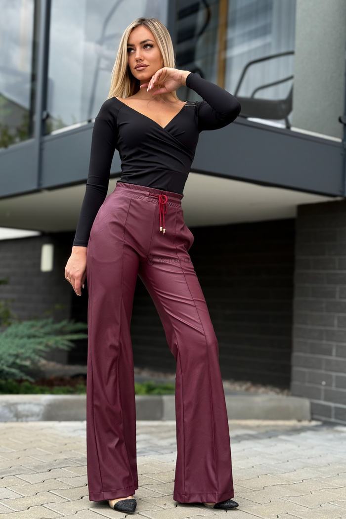 Spodnie z wysokim stanem eko skóra Surya bordowe