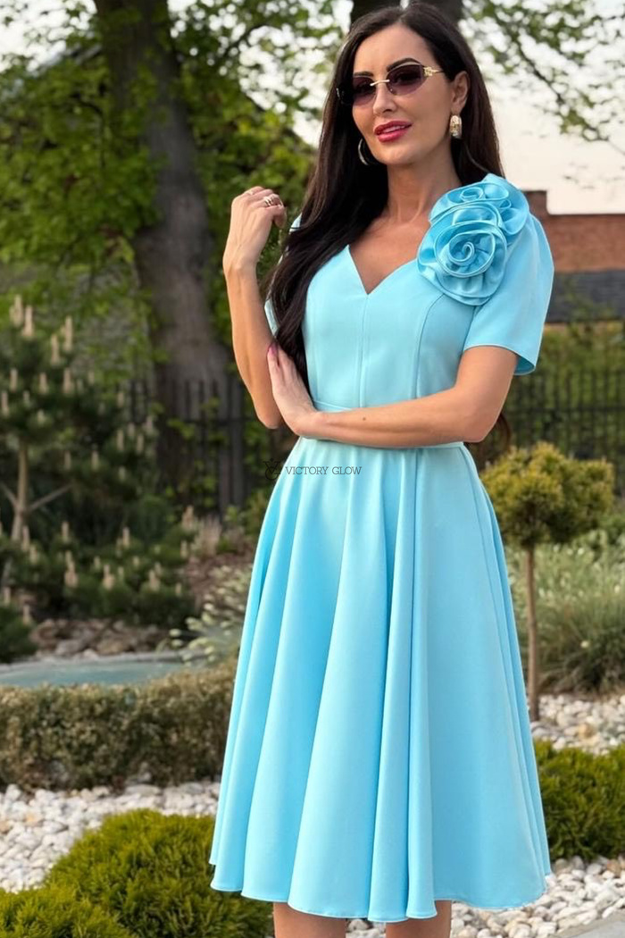 Elegancka rozkloszowana sukienka Rubi  lazurowa