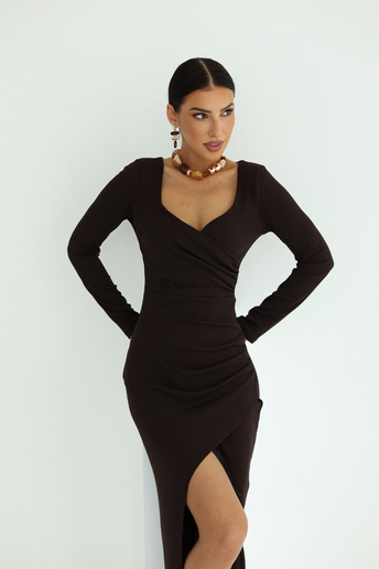 Dopasowana sukienka z rozporkiem Lana czekoladowa