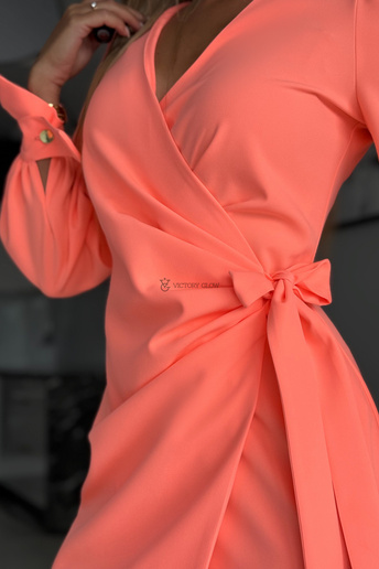 Elegancka sukienka kopertowa Melania morelowa