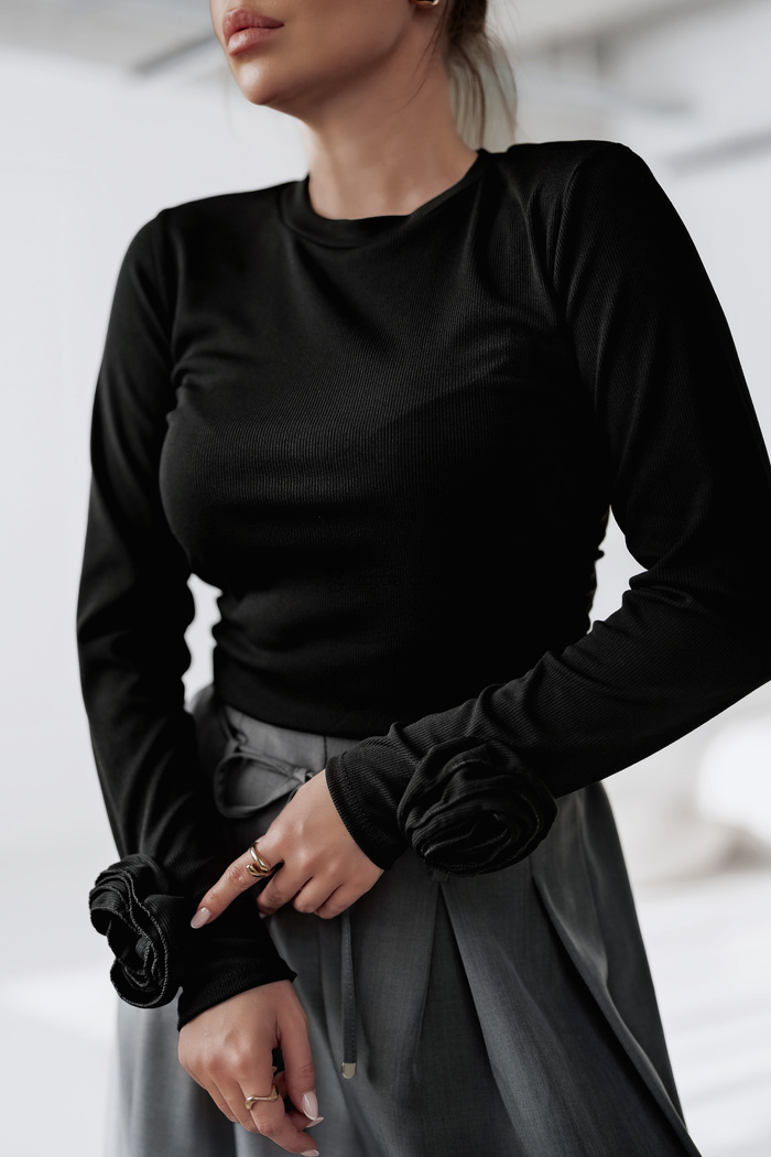 Dopasowana bluzka w prążek z różą Iga czarna