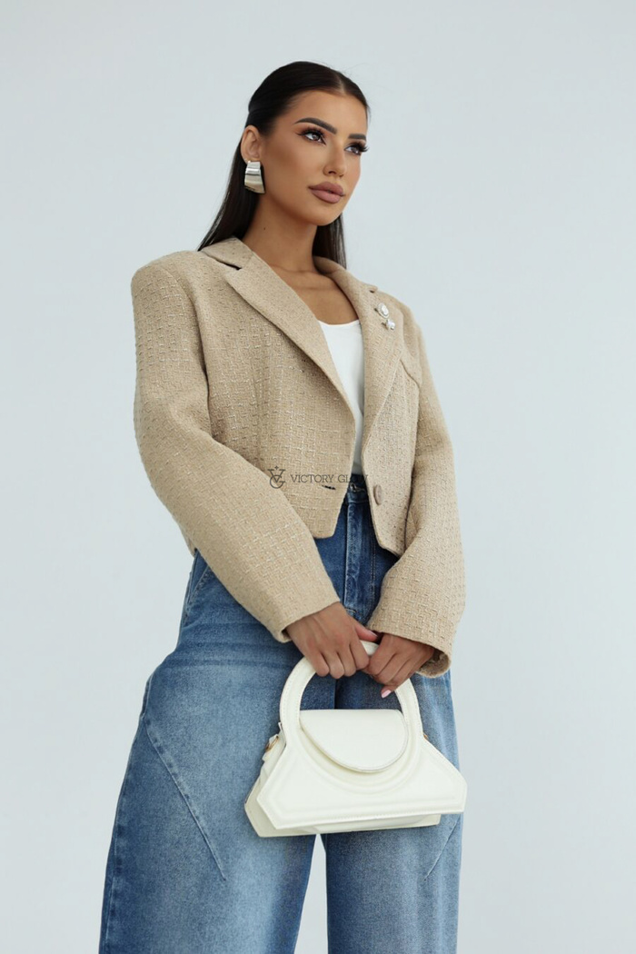 Stylowa marynarka Greta z broszką beżowa