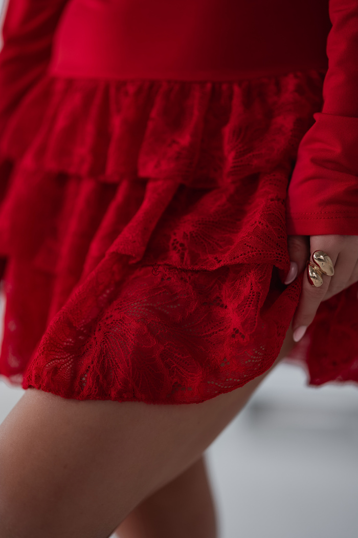 Sukienka z koronkowymi falbanami Fabia czerwona
