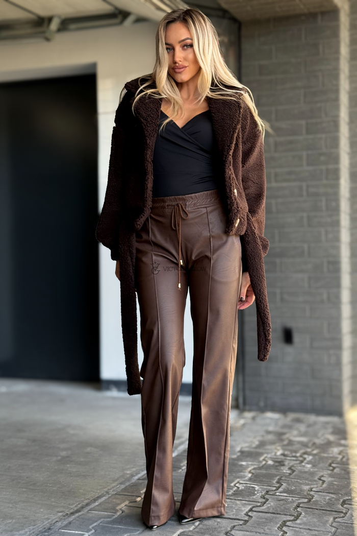 Spodnie z wysokim stanem eko skóra Surya czekoladowe