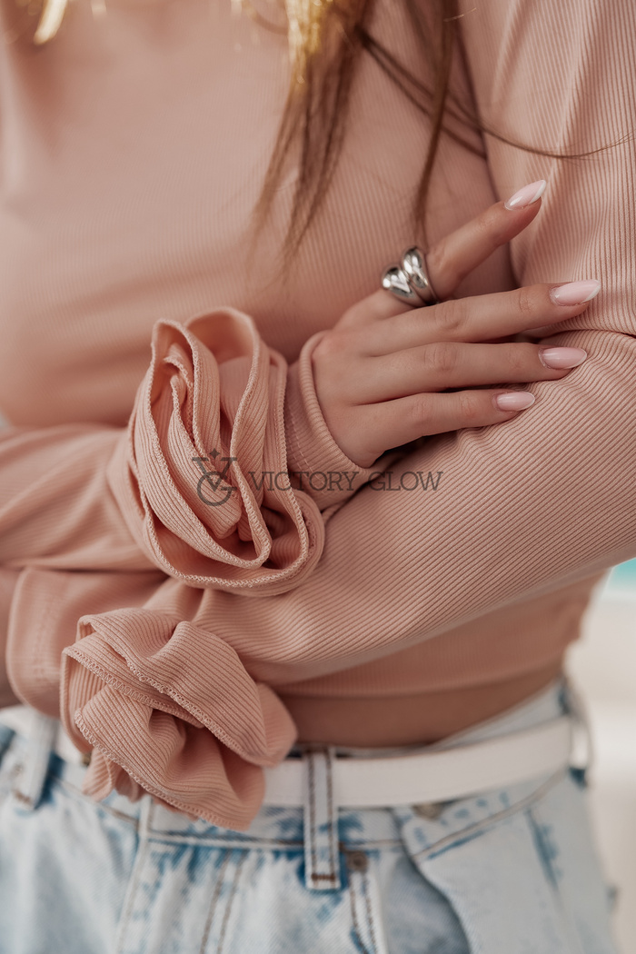 Dopasowana bluzka w prążek z różą Iga brzoskwiniowa