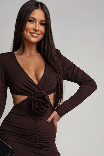 Długa sukienka z wycięciami w talii Layla czekoladowa