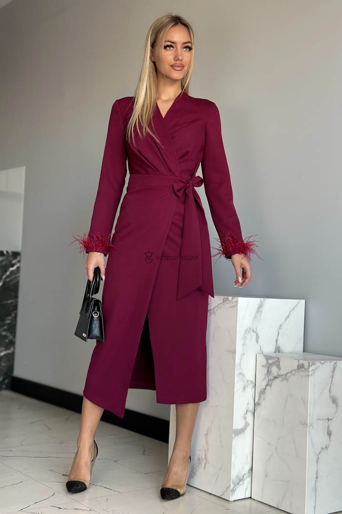 Kopertowa sukienka midi z piórkami Nicol bordo