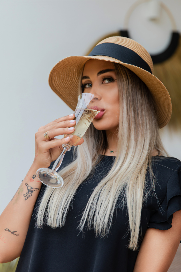 Zwiewna sukienka oversize Marcelle rękaw falbanka czarna